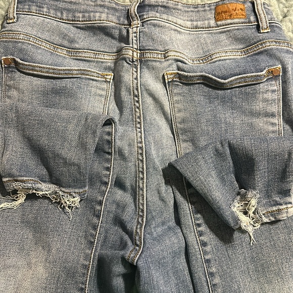 Judy Blue Jeans - Picture 3 of 3